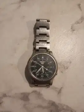 Jam Tangan Analog Seiko 5