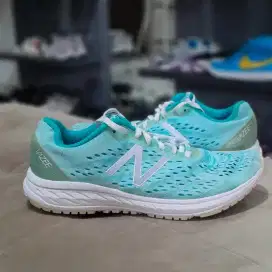 Sepatu_Second New Balance Vazee