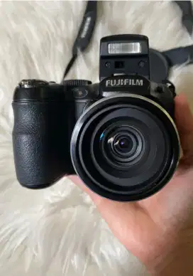 FUJI FILM FINEPIX S2500HB Digital Camera