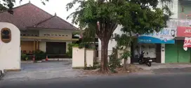 Dijual Tanah 1883 m² Beserta Rumah di Sondakan Surakarta