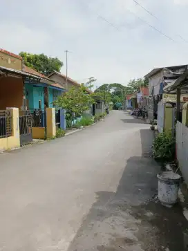 Rumah kampung pinggir jalan