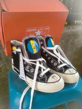 Sepatu Converse kotak