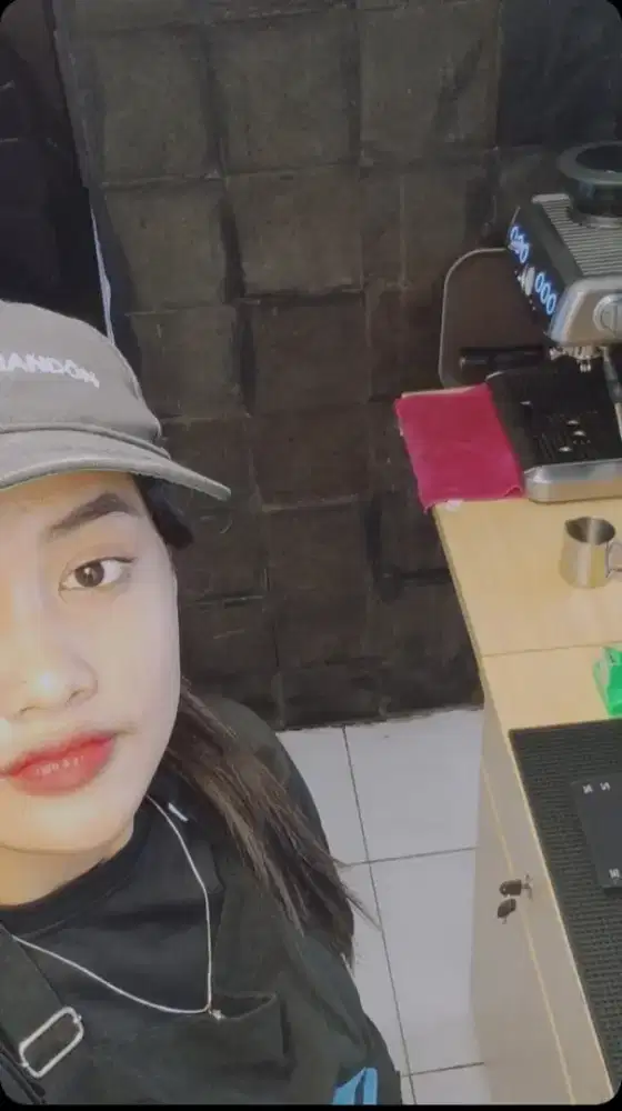 Cari pekerjaan tetap, klo bisa menginap