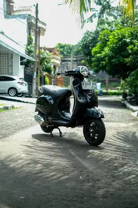 Dijual Vespa Lx 125 iGet Low KM