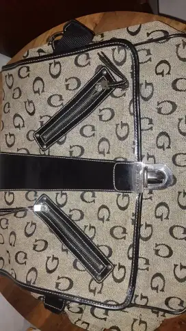 TAS GUESS  PRELOVED