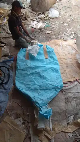 KARUNG JUMBO BAG BEKAS KAPASITAS 1 TON UNTUK WADAH BIJI PLASTIK