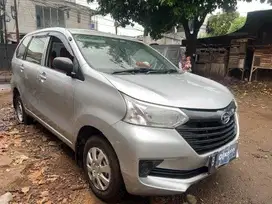 DP Rendah Daihatsu Xenia 1.0 D Bensin-MT 2015 Silver SMH