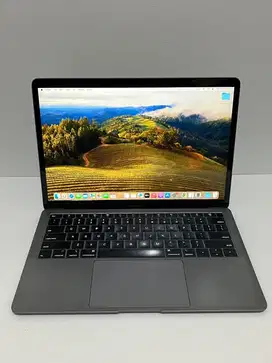 Macbook Air 2019 retina 8/128 seken