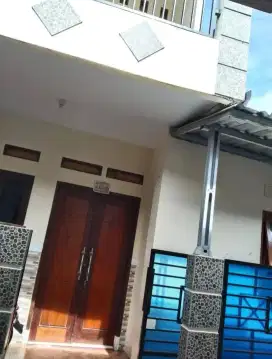 Di jual rumah 2 lantai gondrong Cipondoh kota tangerang