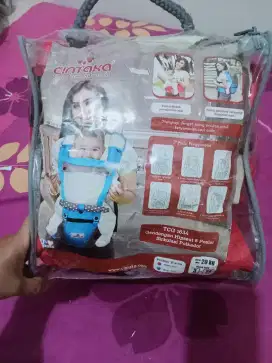 Gendongan duduk bayi