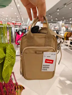 Merek H&M sling bag