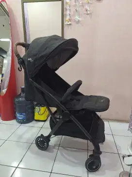 Di jual stroller joie signature