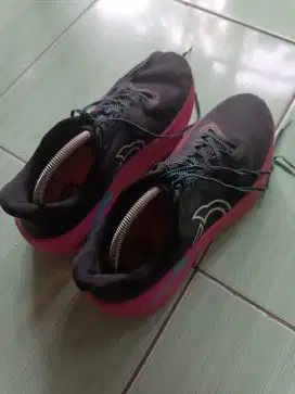 Sepatu Running Ortuseight hyperblast 2.0 Black edition