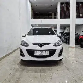 (TDP 10JT) MAZDA 2 1.5 R Automatic 2011 / 2012 putih