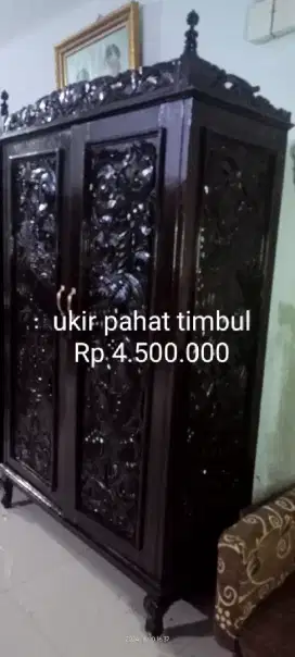 Lemari ukir antik kayu jati 2 pintu bekas tua depan kanan kiri