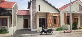 Di sewakan selatan RS Oen Solo Baru depan No 1.