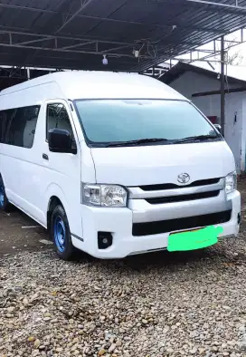 Dijual HIACE Commuter 2023,warna putih