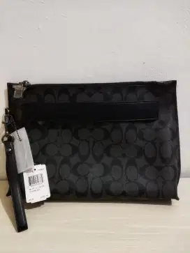 JUAL CLUTCH COACH PRIA - SIGNATURE CHARCOAL BLACK (BARU)