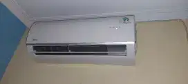 AC Midea 1/2 PK