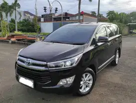 Toyota Innova Reborn 2.4 V Lux Diesel AT 2019 2020 Hitam TV konsul