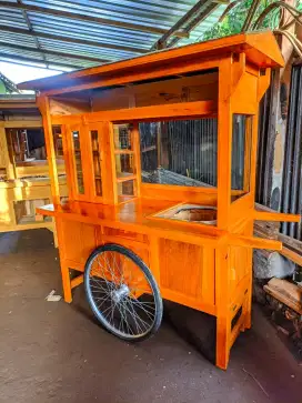 Gerobak bakso, gerobak angkringan, gerobak soto, dll