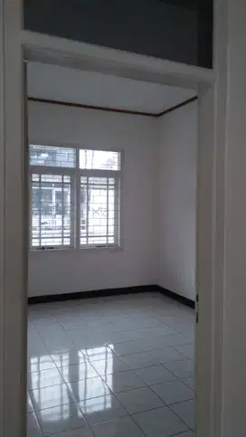 Disewakan/kontrakan Rumah Luas Cocok Untuk Kantor Syp Turangga Buahb