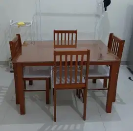 Meja kayu minimalis 4 kursi