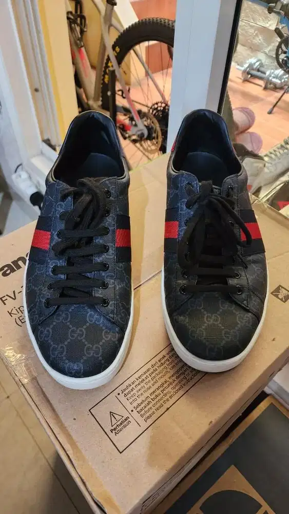 Dijual Second Gucci Sneakers For Men originalll 100%