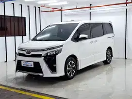 Km30rb Toyota Voxy 2.0 AT 2019 Putih Bensin