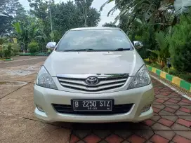 Dijual toyota inova type G 2010 km 65 ribuan asli