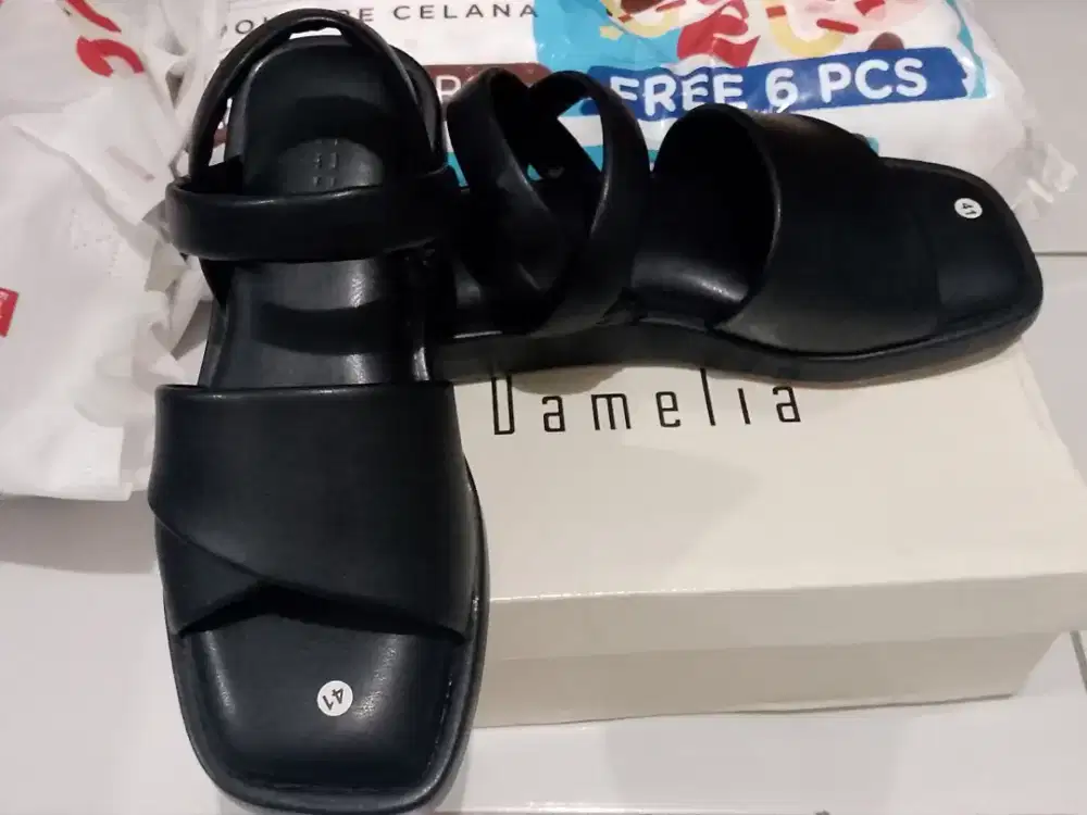 Damelia sepatu sendal wanita