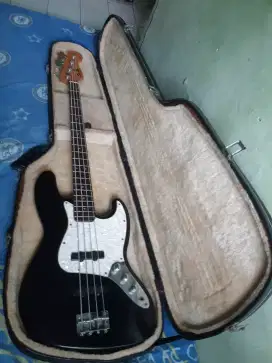 Hardcase Bass, bisa masuk Squire Fender dll