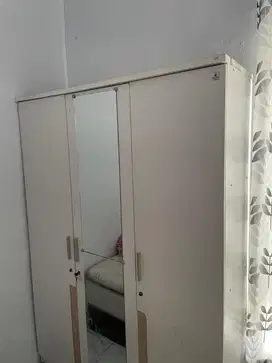 Lemari Baju 3 Pintu