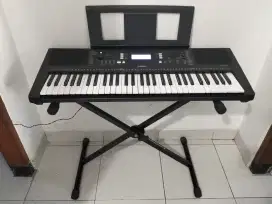 Keyboard Yamaha PSR E373 like new