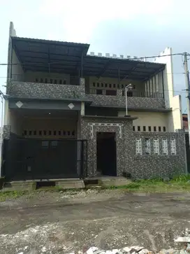 Rumah 2 lantai full renovasi murah di perumahan bangah wage aloha