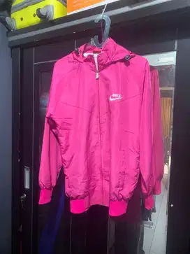 JAKET PARASUT NIKE PINK