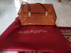 Tas cewek hush puppies