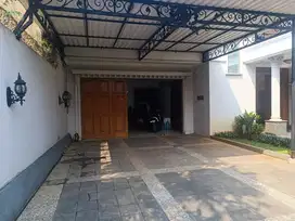 RUMAH MEWAH DAN LUAS DENGAN KOLAM RENANG DI KEMANG HARGA NEGO