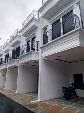 Rumah Mewah Minimalis 2-lantai Plus Rooftop Lokasi Premium Jagakarsa