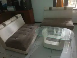 Sofa dan meja Tamu