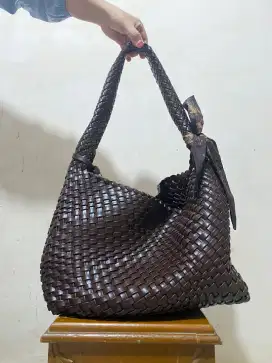 Tas Madelyn Hobo Anyaman Cokelat Tua...