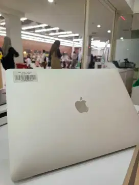 MacBook Pro 2017 8/256 Silver