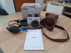 Canon EOS M100 Fulldus Jarang Pakai Like New