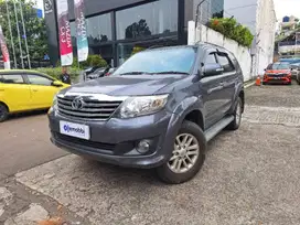 Toyota Fortuner 2.7 G Luxury Bensin-AT 2013 Abu /