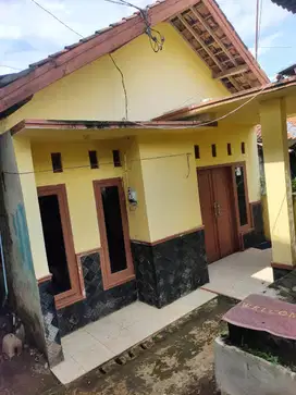 DISEWAKAN RUMAH TEPAT DEPAN LAMPU MERAH JALAN RAYA WONOTUNGGAL