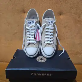 Converse corduroy