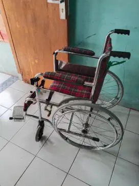 Dijual kursi roda ukuran kecil kondisi mulus