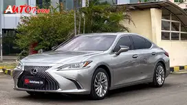 Lexus ES300h Ultra Luxury 2.5 Hybrid Technology NIK 2020 Sonic Titaniu