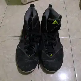 Sepatu second Adid@s Size 44