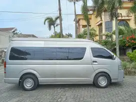 DIJUAL TOYOTA HIACE COMMUTER